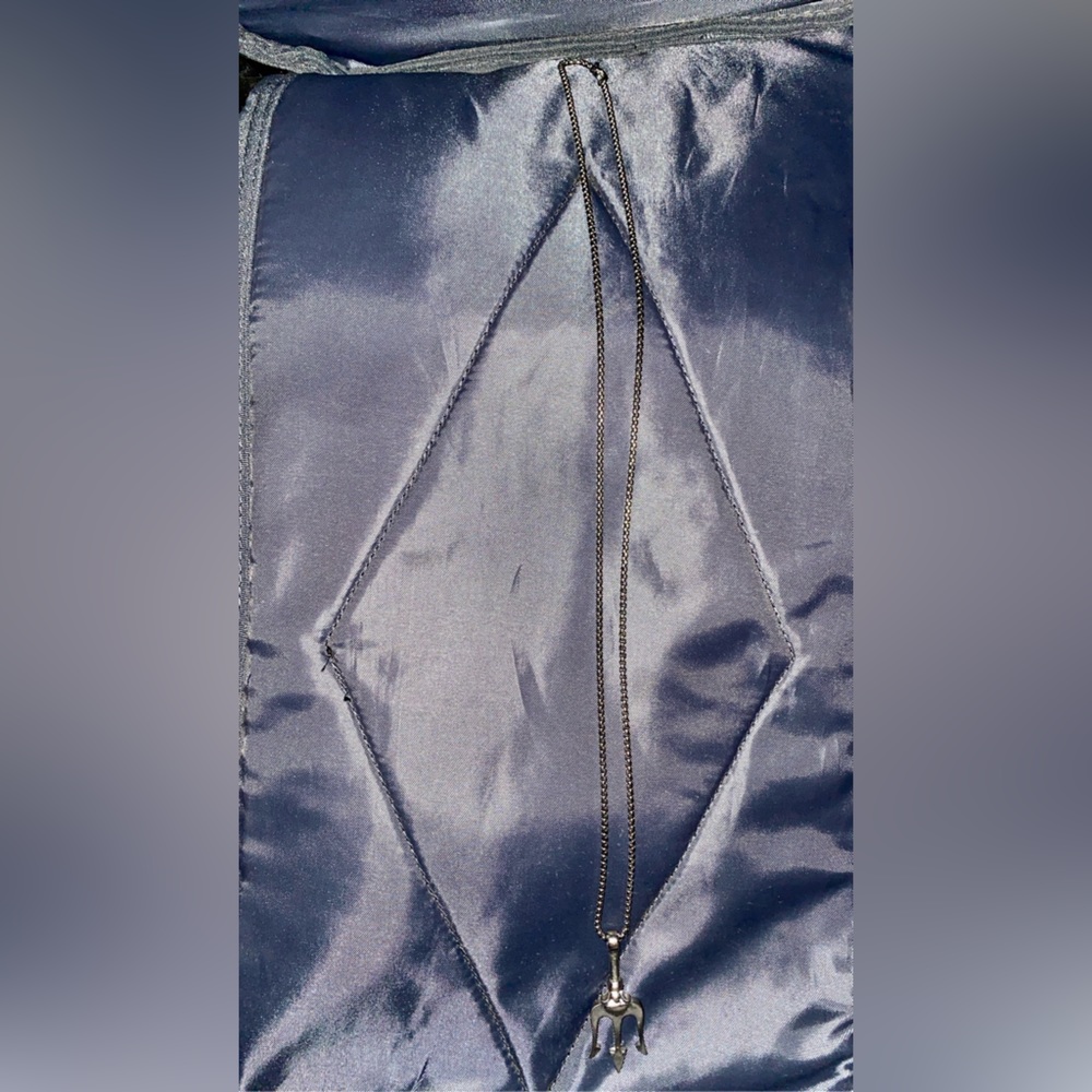 ๐ฑ Atlantis Trident Shape Necklace - Picture 3 of 3